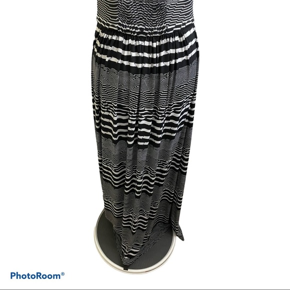 Betsy Johnson maxi ruffle black white dress. Size 4 - Picture 9 of 13